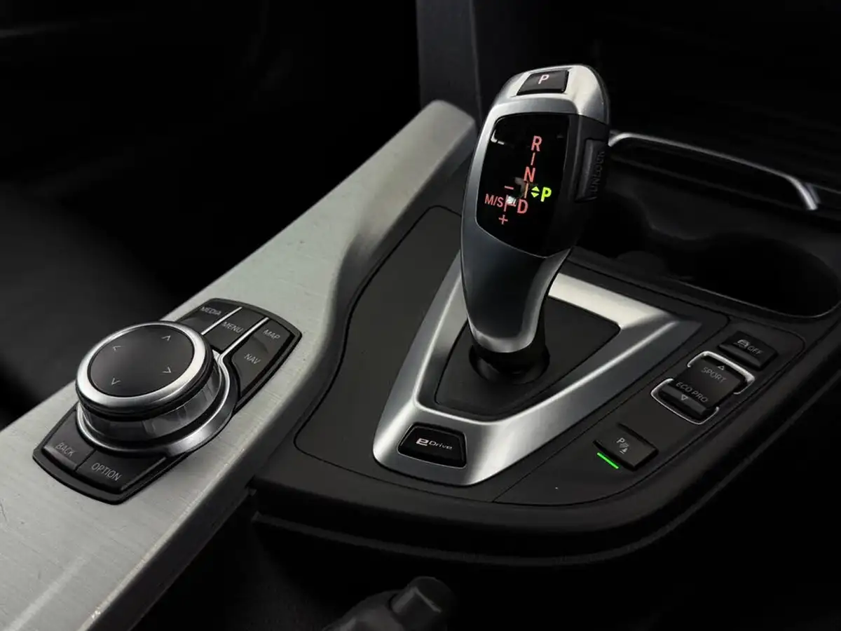 2018-bmw-3-series-20-330e-m-sport-big-35