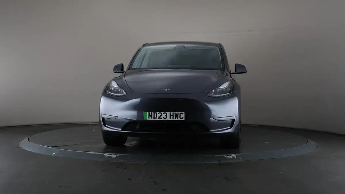 2023-tesla-model-y-e-long-range-big-49