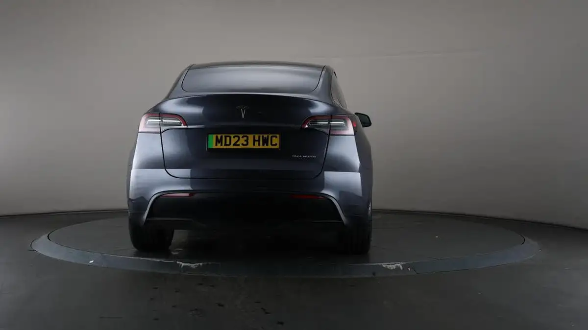 2023-tesla-model-y-e-long-range-big-73