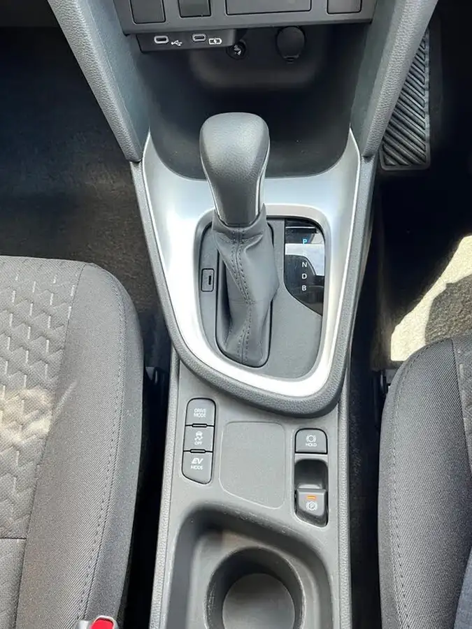 2024-toyota-yaris-cross-15-vvt-i-icon-big-51