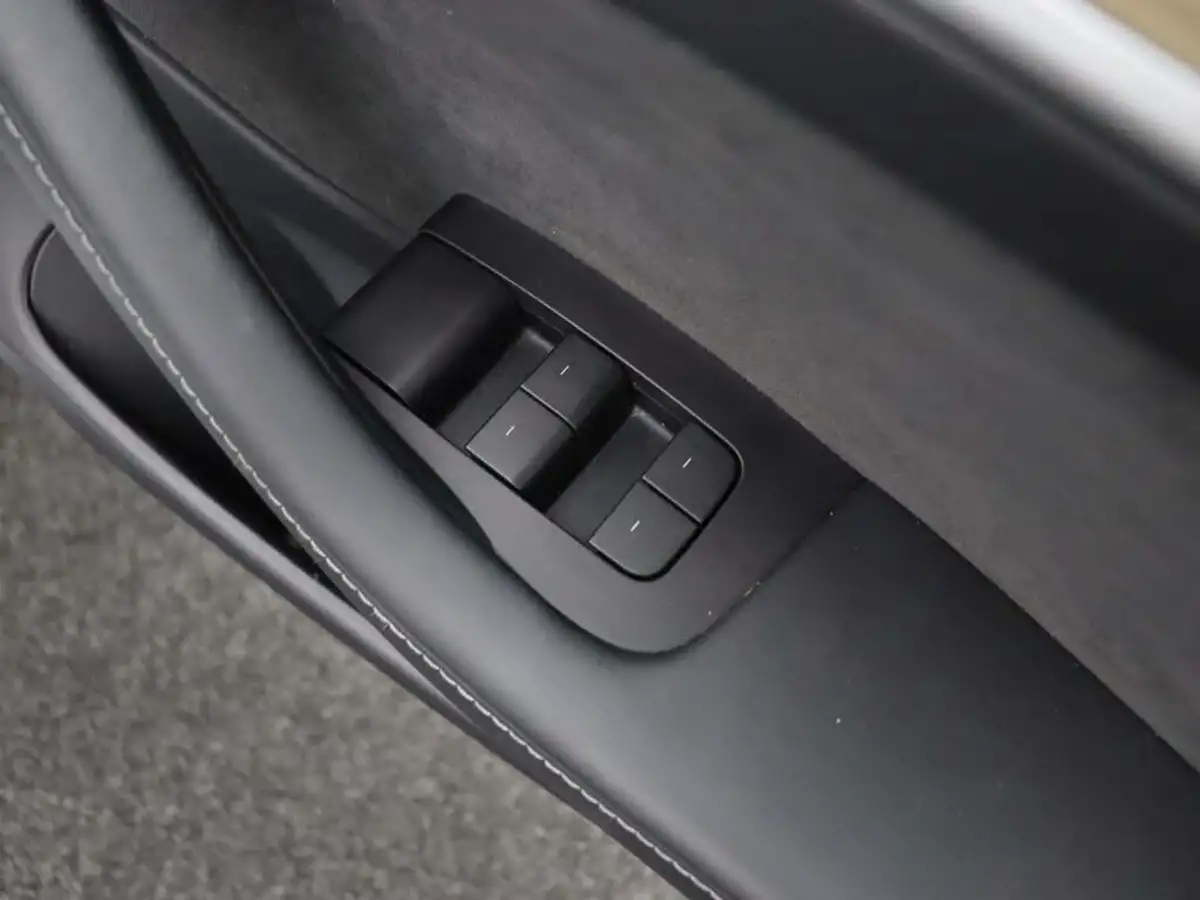 2021-tesla-model-3-e-long-range-awd-big-22