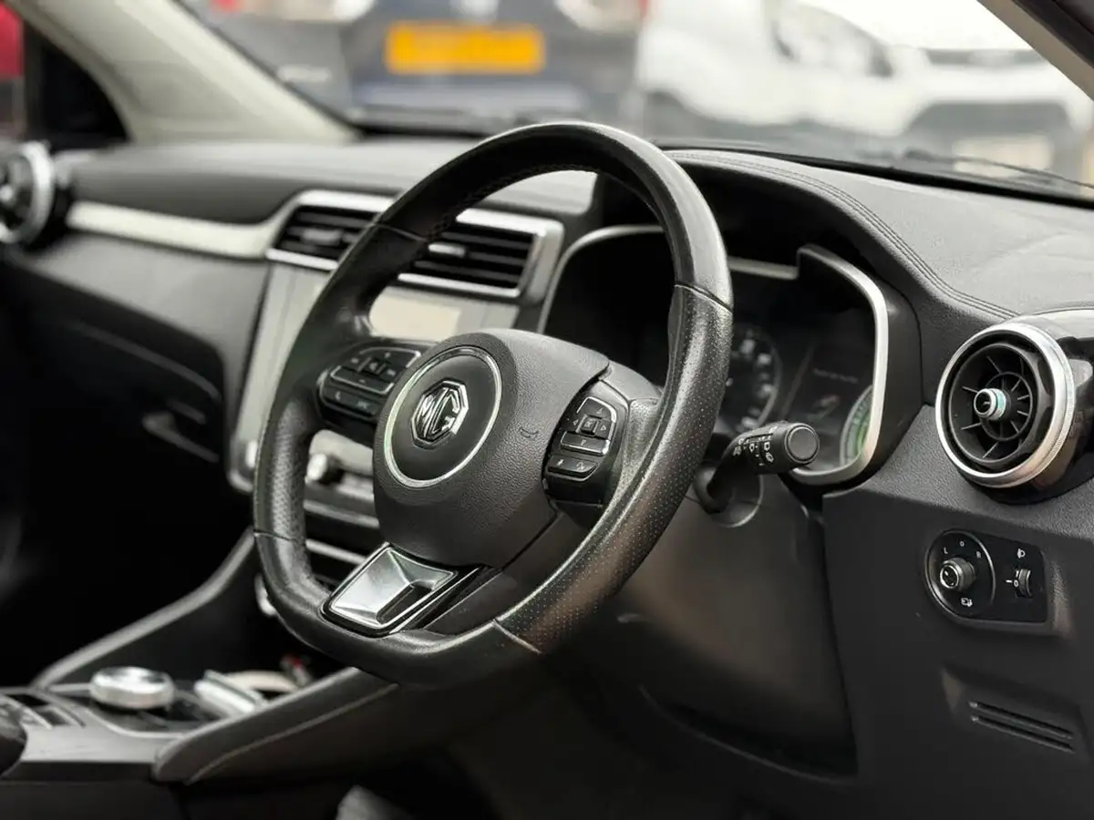2020-mg-zs-suv-e-exclusive-ev-big-10