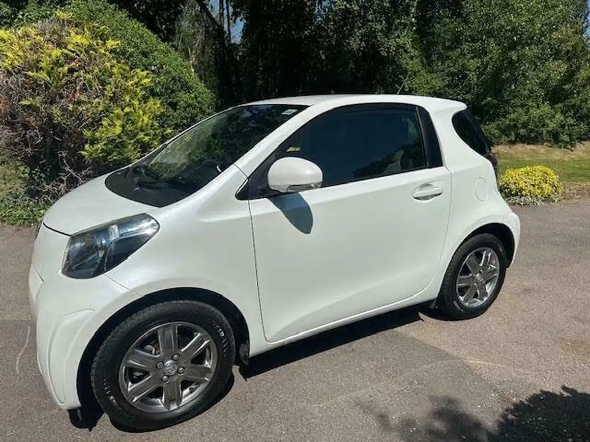 2012-toyota-iq-10-2-vvt-i-multidrive-big-1