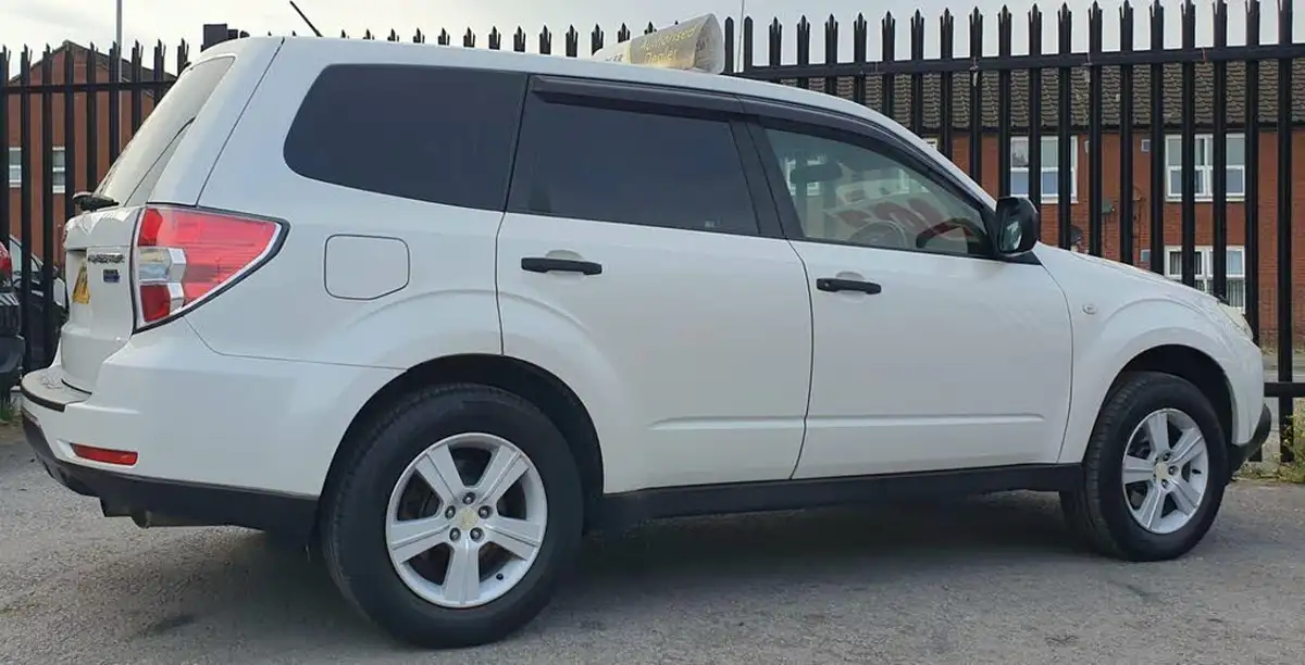 2010-subaru-forester-20td-suretrak-big-36
