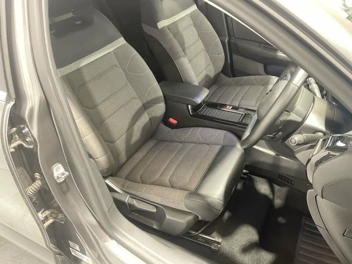 2022-citroen-c4-e-shine-big-4