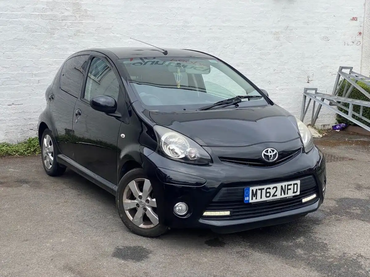 2012-toyota-aygo-10-aygo-fire-5d-big-0