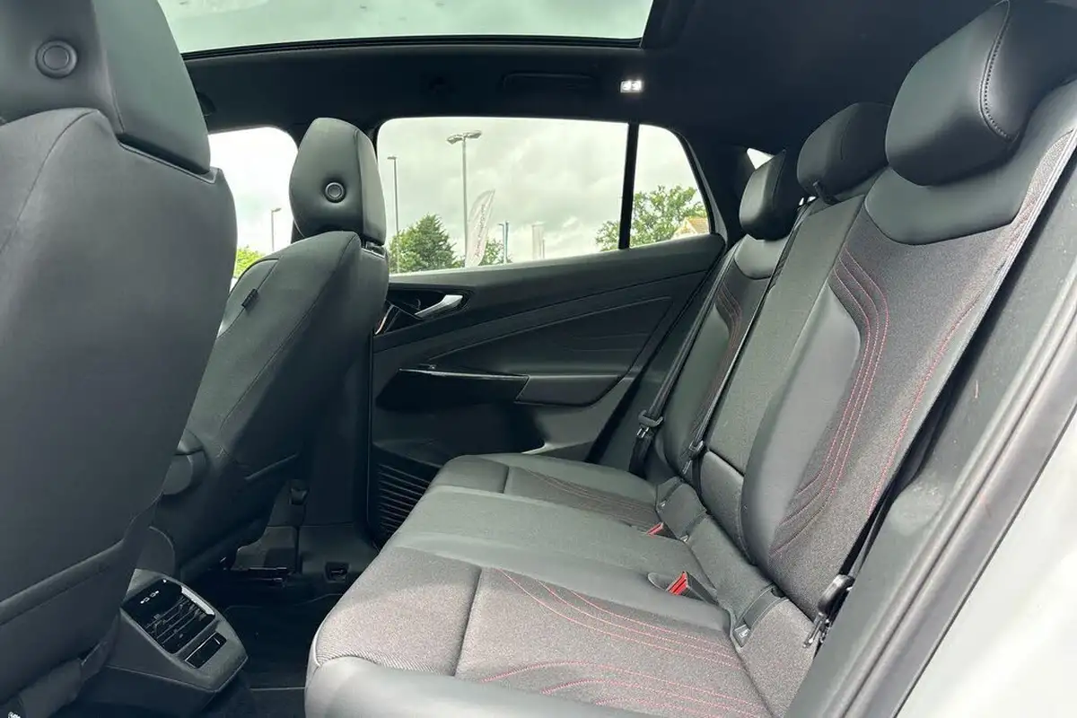 2023-volkswagen-id5-e-gtx-style-299ps-awd-big-28