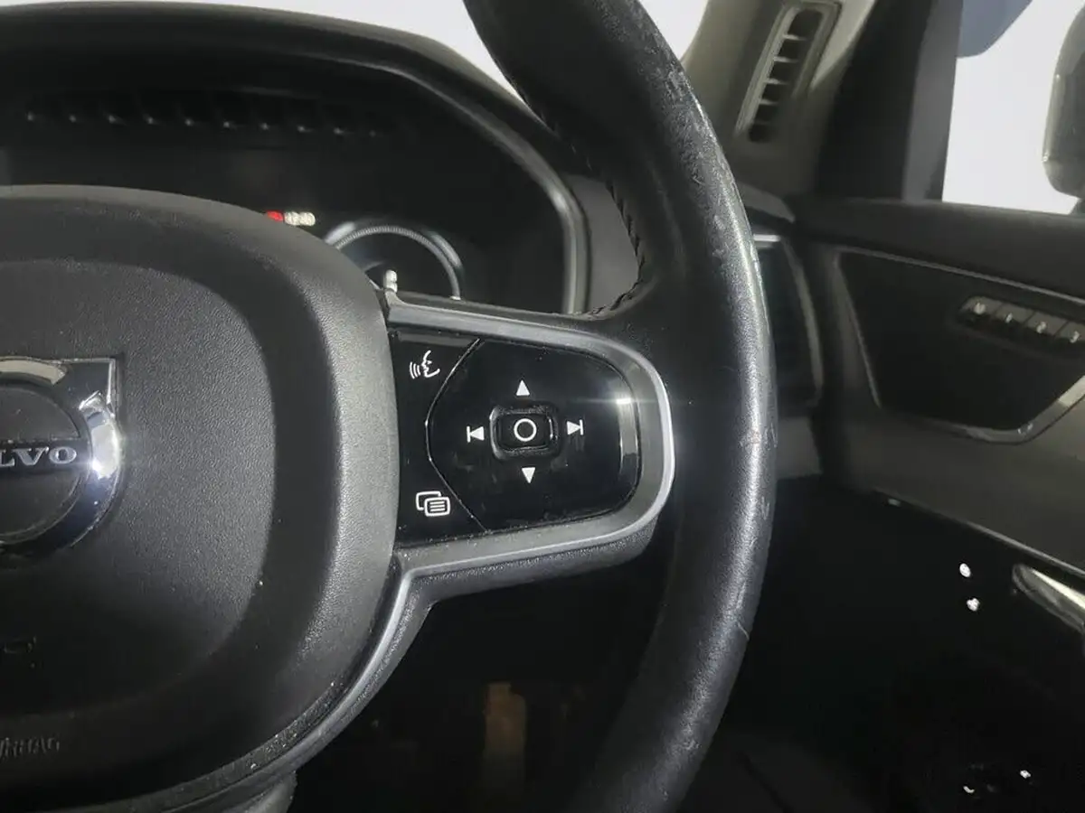 2016-volvo-xc90-20-t8-momentum-big-15