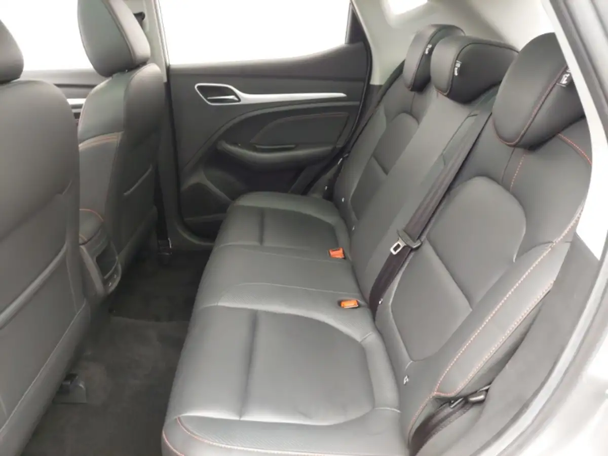 2024-suzuki-swift-12-motion-cvt-big-5