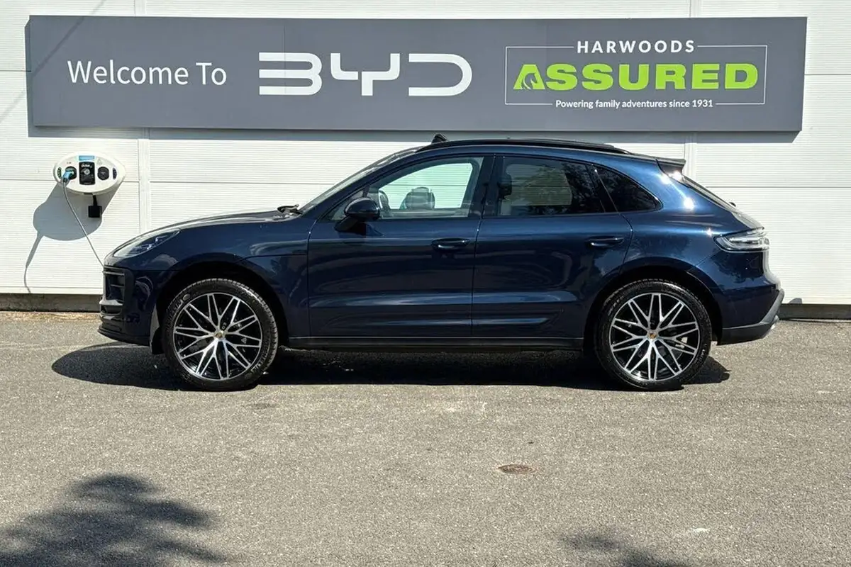 2022-porsche-macan-20-big-6