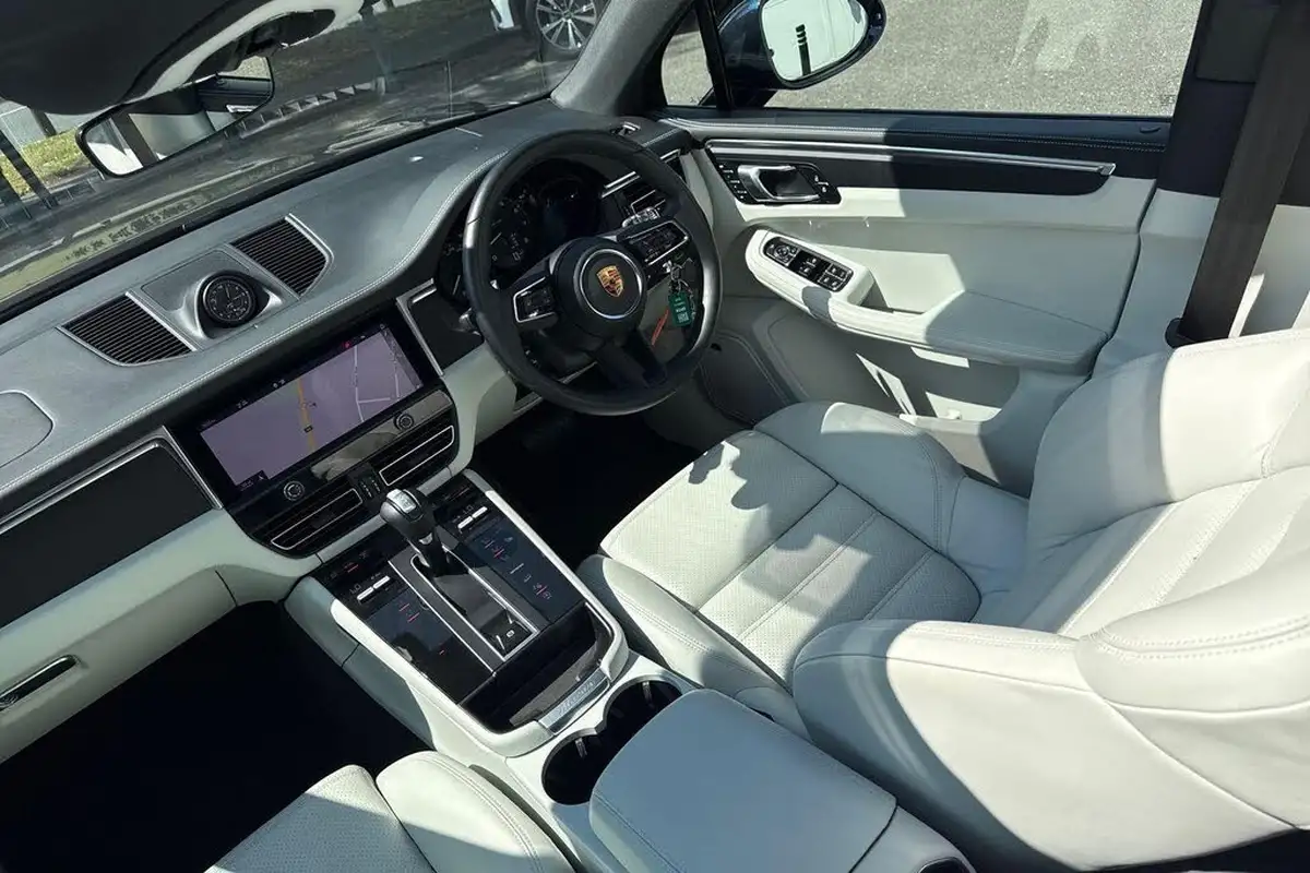 2022-porsche-macan-20-big-30