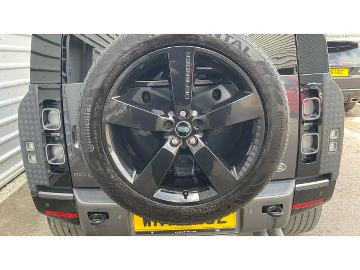 2022-land-rover-90-defender-50-p525-v8-big-27