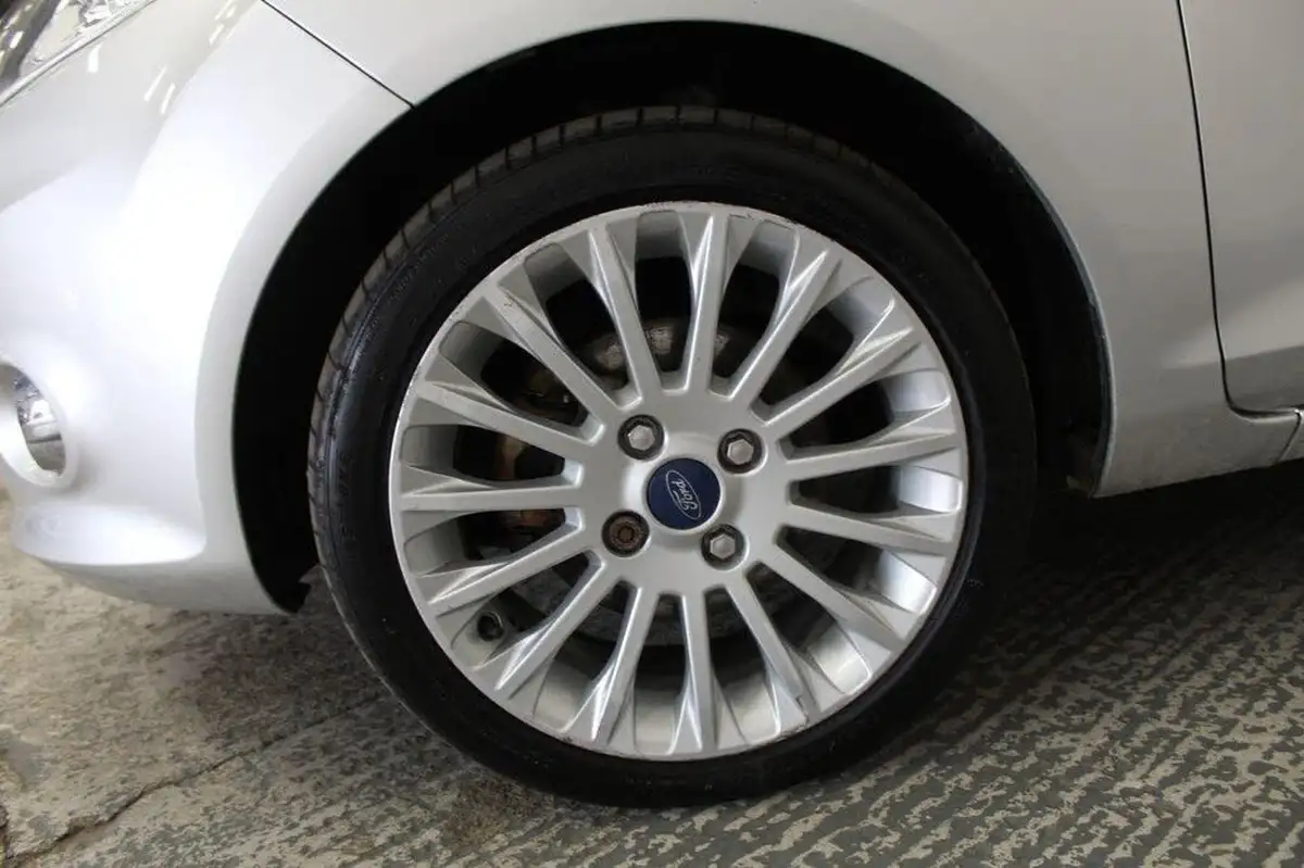 2011-ford-fiesta-16td-titanium-dpf-5d-big-50