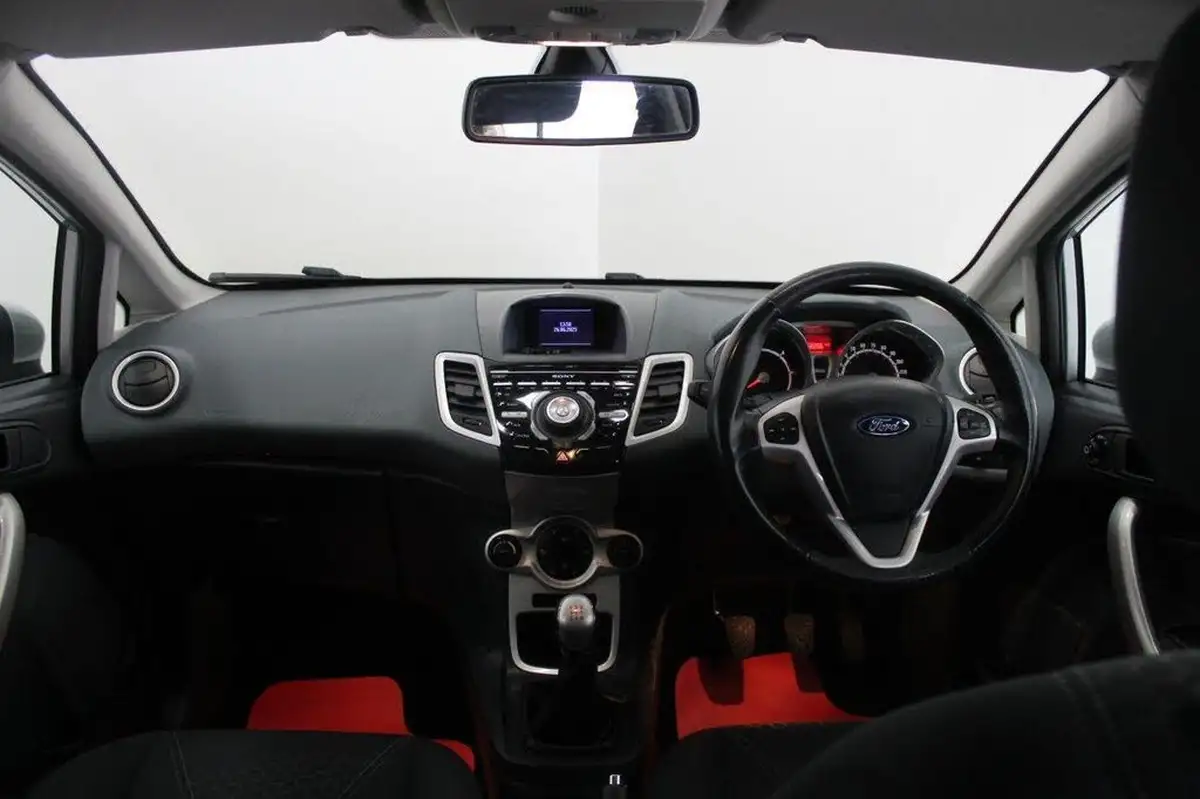 2011-ford-fiesta-16td-titanium-dpf-5d-big-26