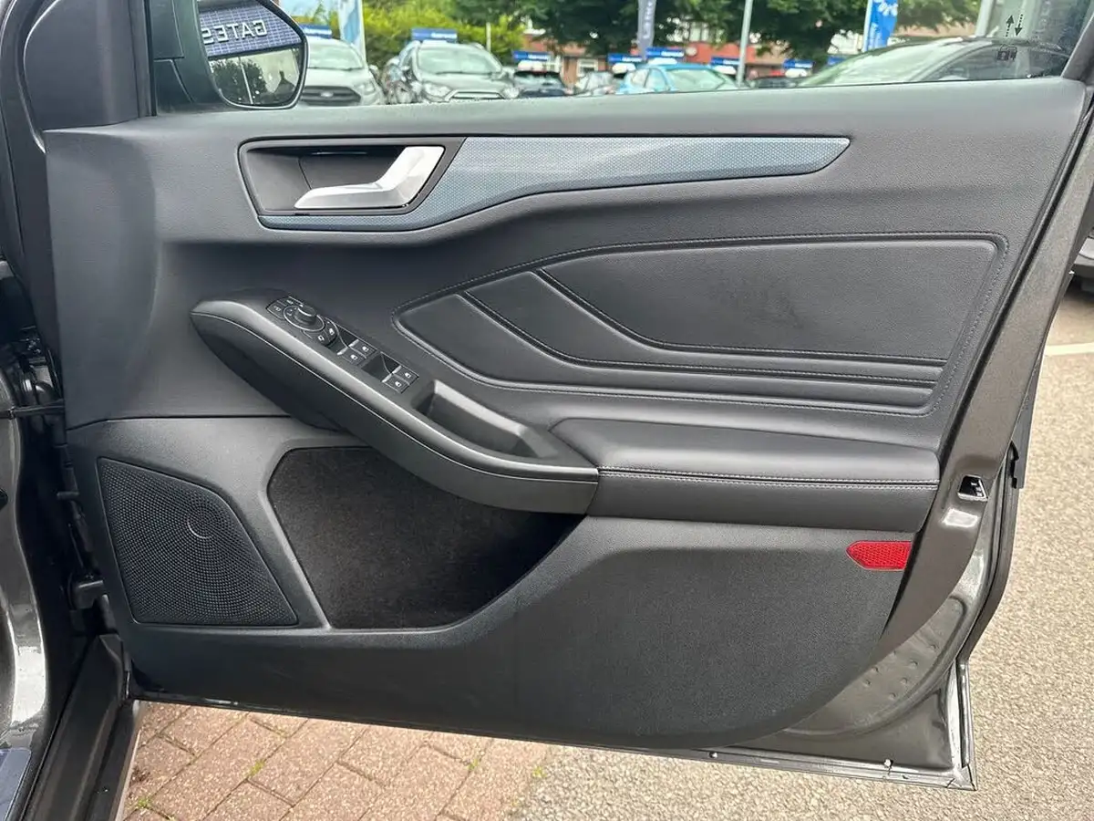 2022-ford-focus-10t-active-vignale-125ps-hybrid-mhev-hatchback-powershift-big-34