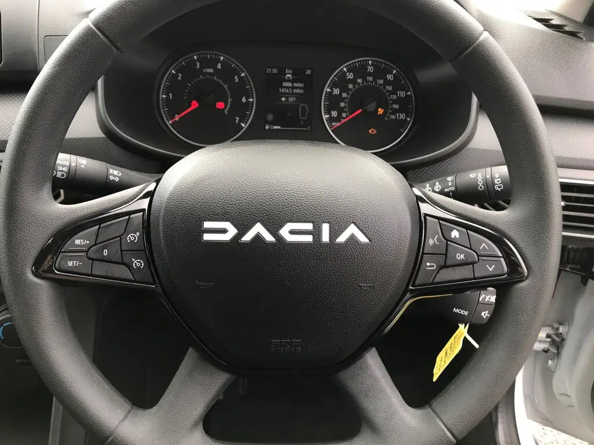 2025-dacia-jogger-10-tce-essential-big-19