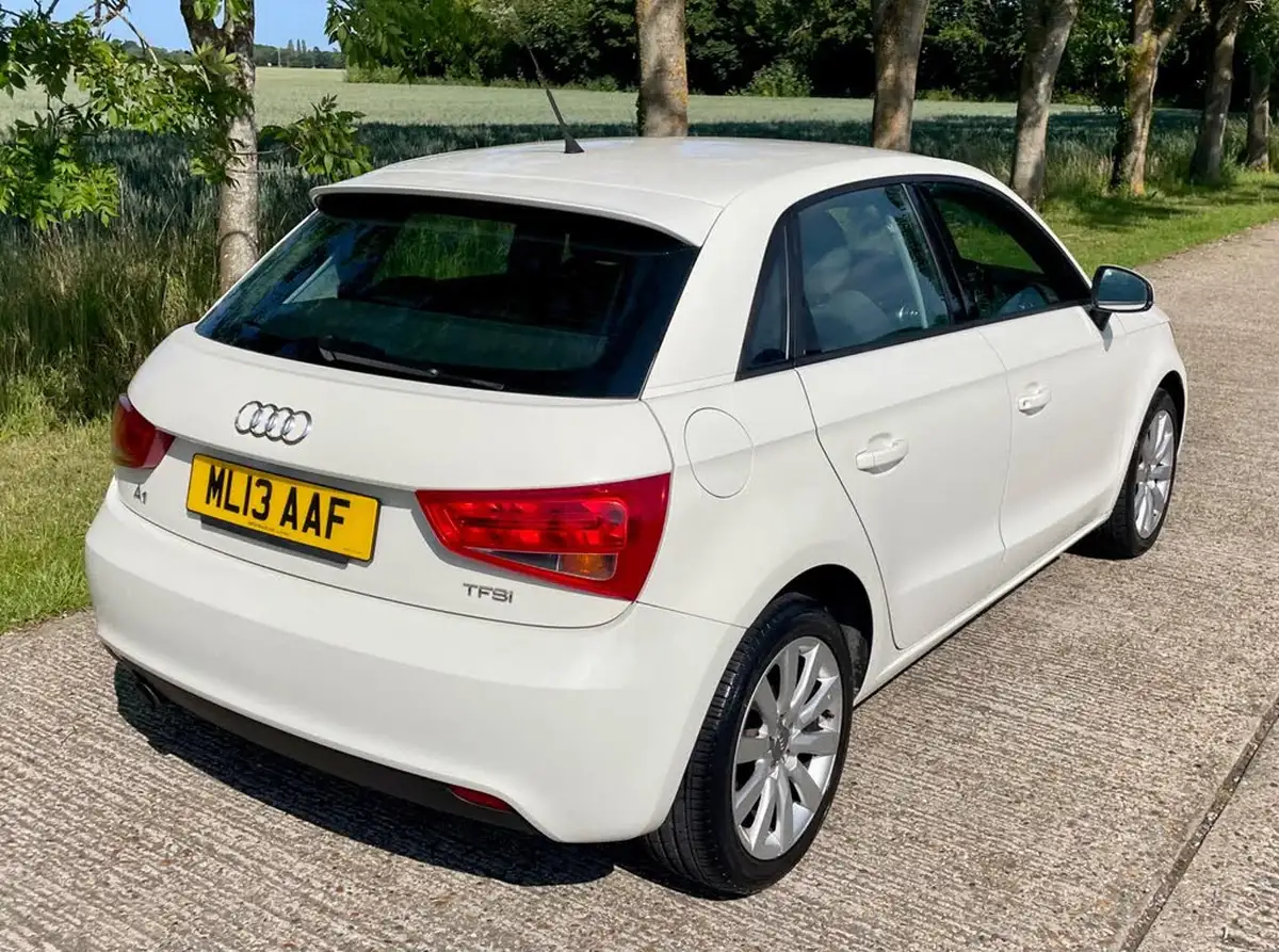 2013-audi-a1-12-sportback-5d-big-25