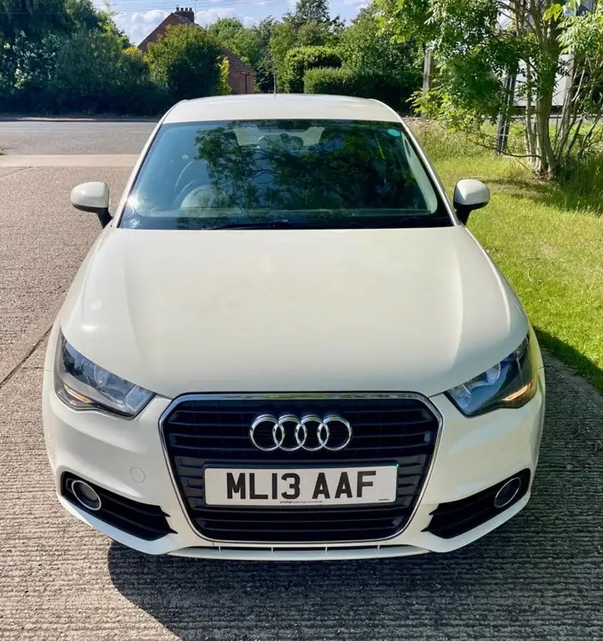 2013-audi-a1-12-sportback-5d-big-1