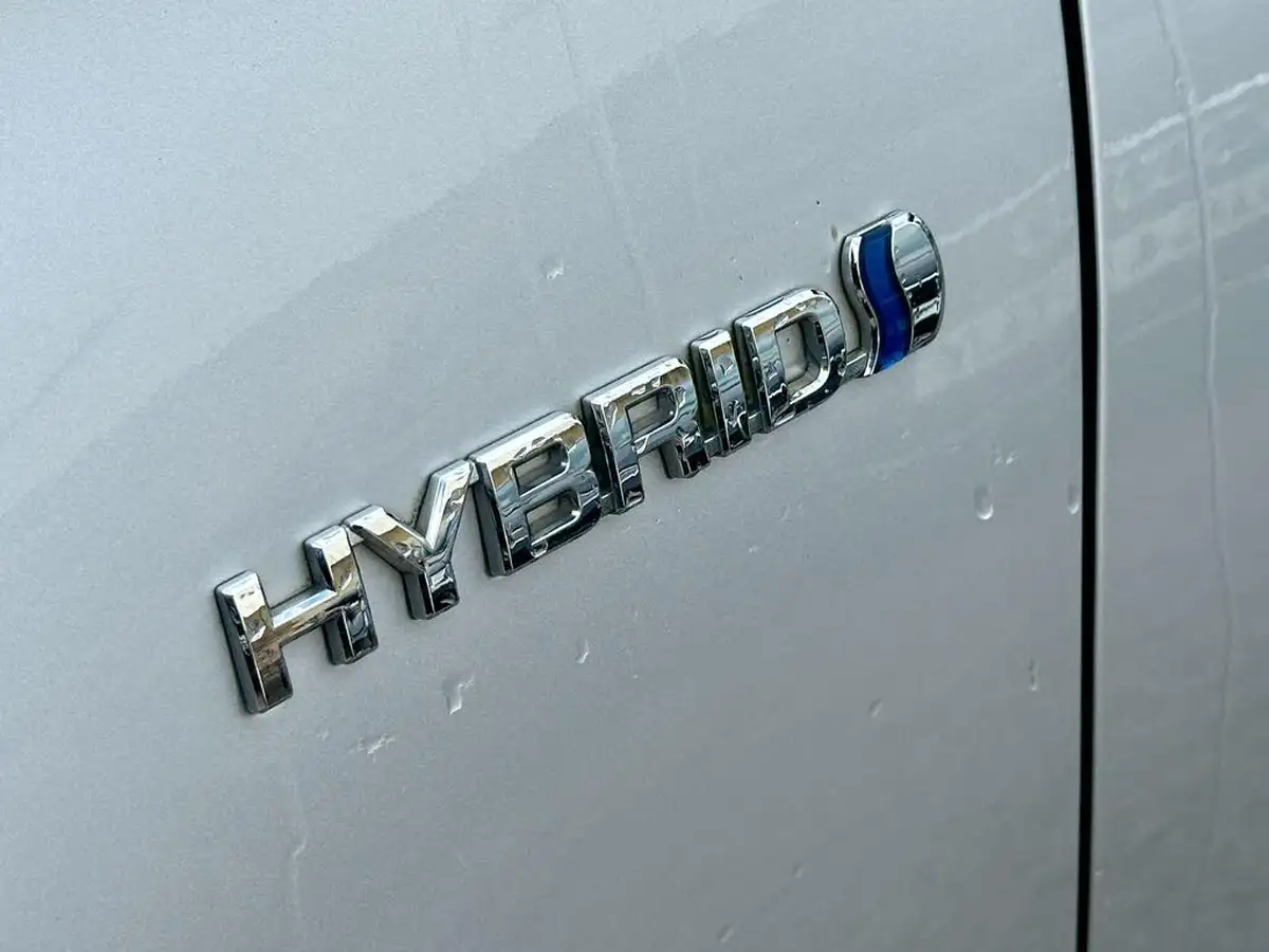 2012-toyota-yaris-15-vvt-i-t4-big-53