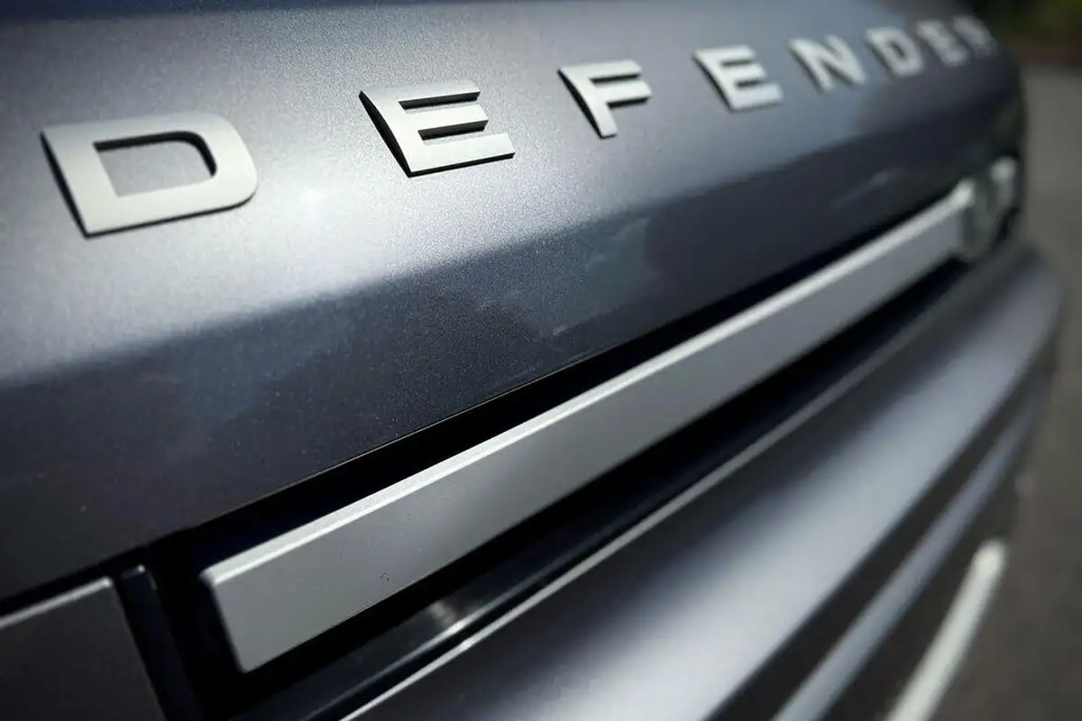 2023-land-rover-110-defender-30-d300-hse-big-20