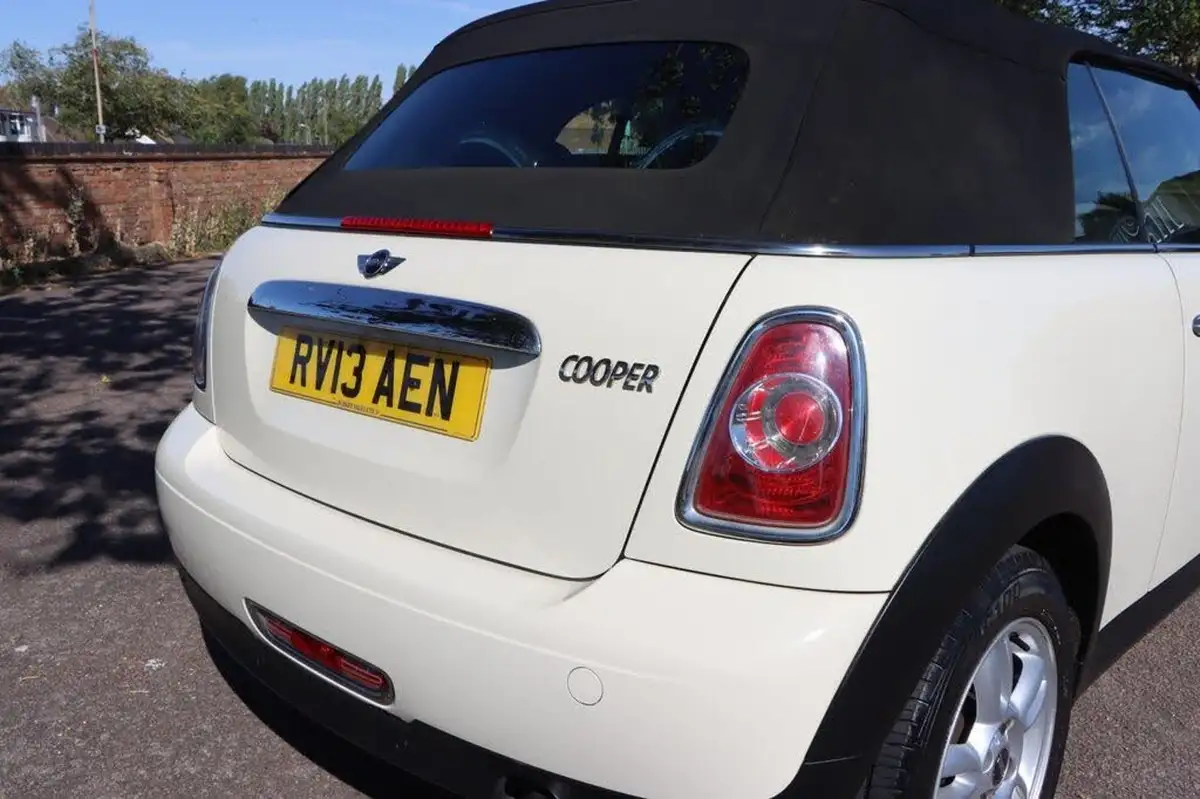 2013-mini-cooper-16-cooper-122bhp-convertible-2d-big-21
