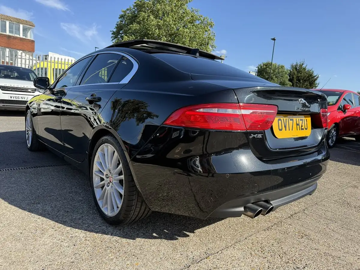 2017-jaguar-xe-20d-portfolio-180ps-awd-1999cc-auto-big-9