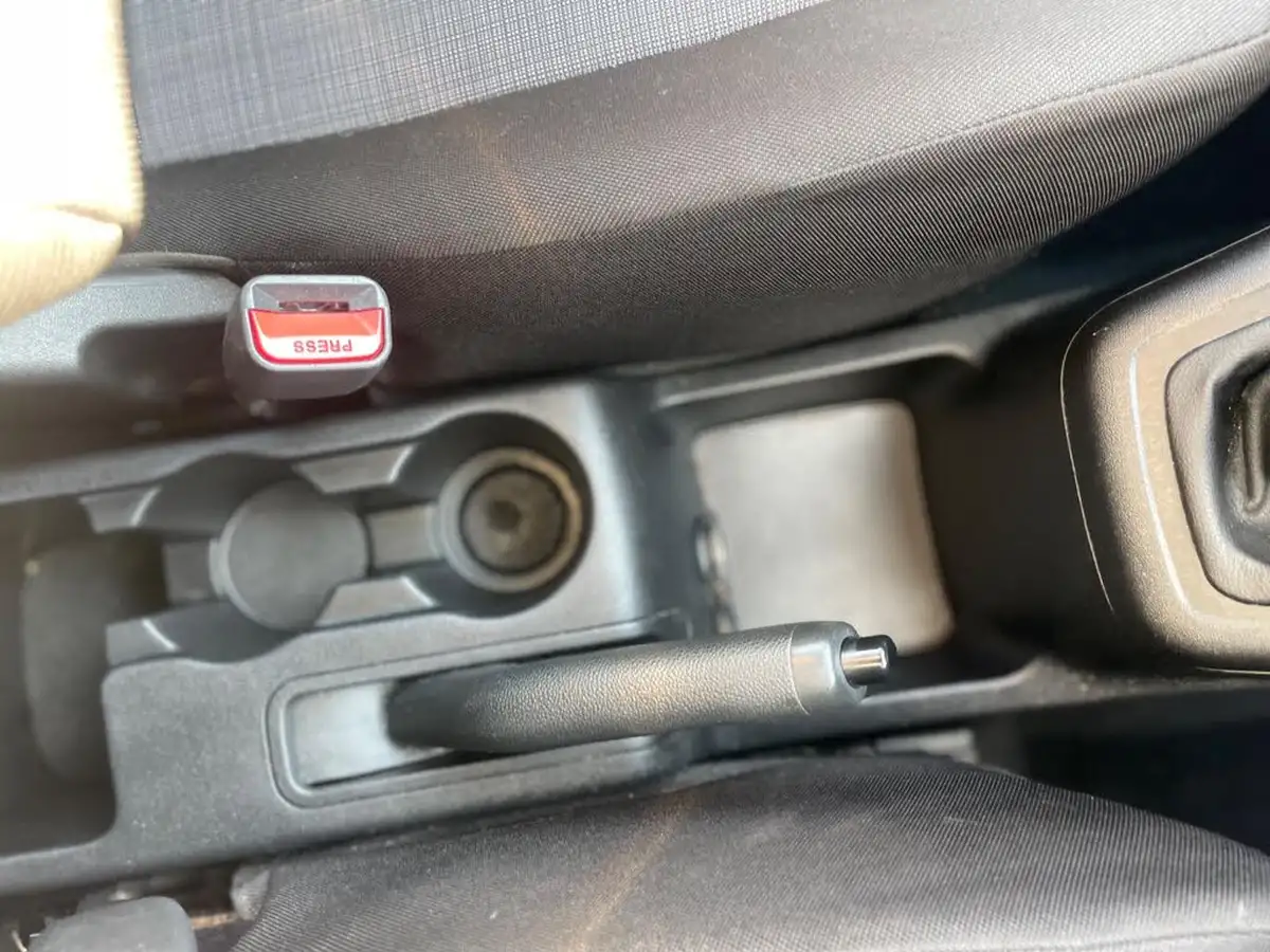 2014-kia-venga-14-1-air-big-25
