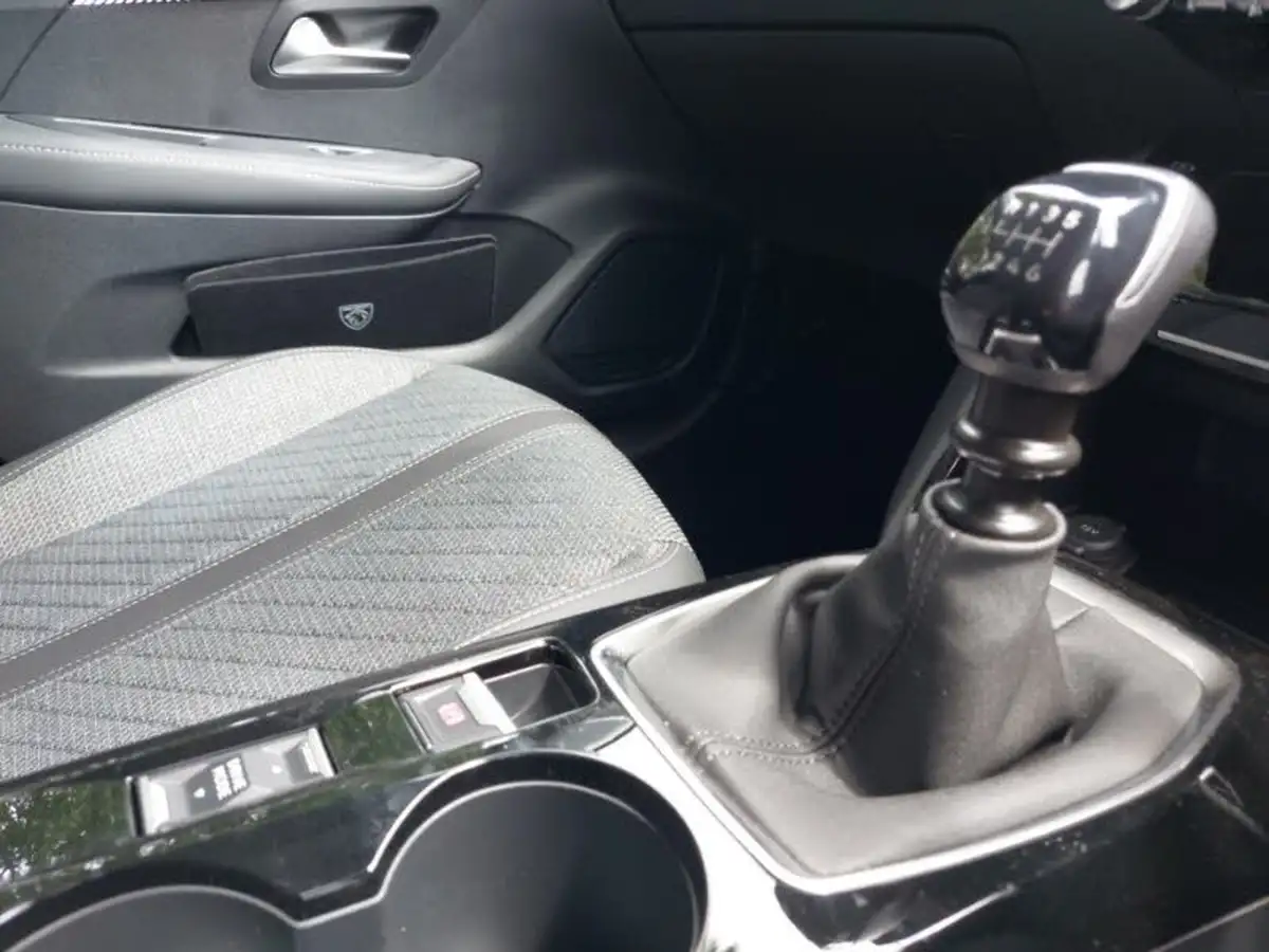 2024-peugeot-208-12-puretech-allure-big-18