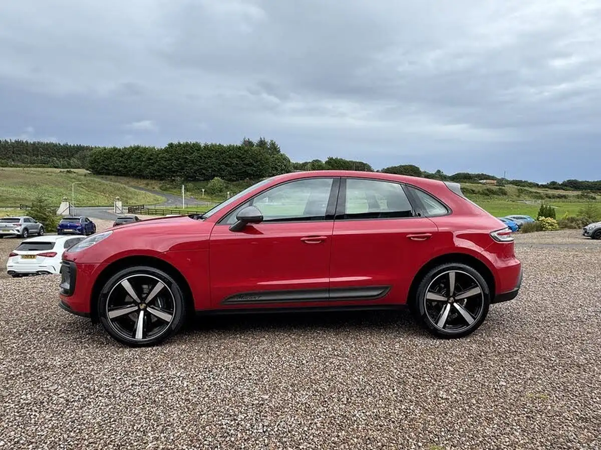 2023-porsche-macan-20-big-8