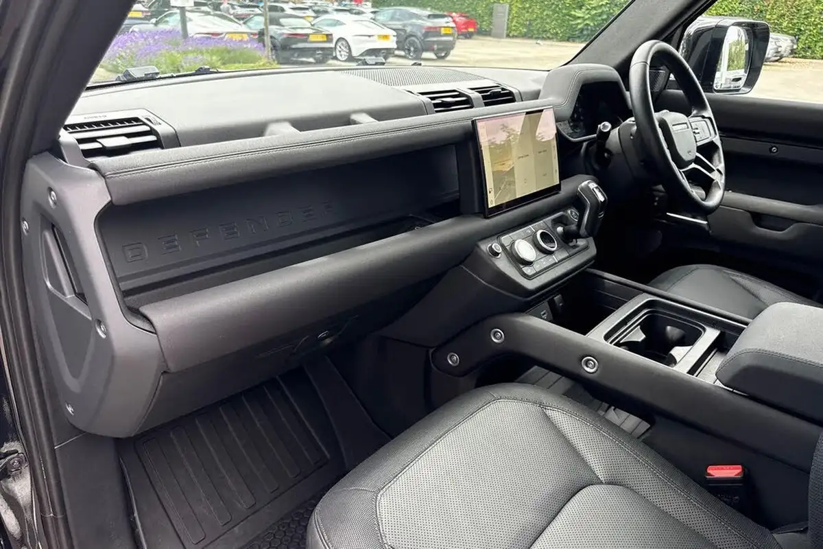 2022-land-rover-110-defender-20-p400e-x-dynamic-hse-big-45