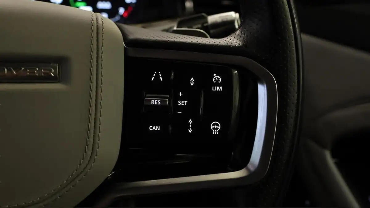 2021-land-rover-range-rover-evoque-15-p300e-r-dynamic-hse-big-24