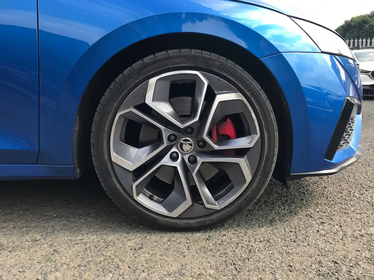 2023-skoda-octavia-20-tsi-vrs-hatchback-dsg-big-11
