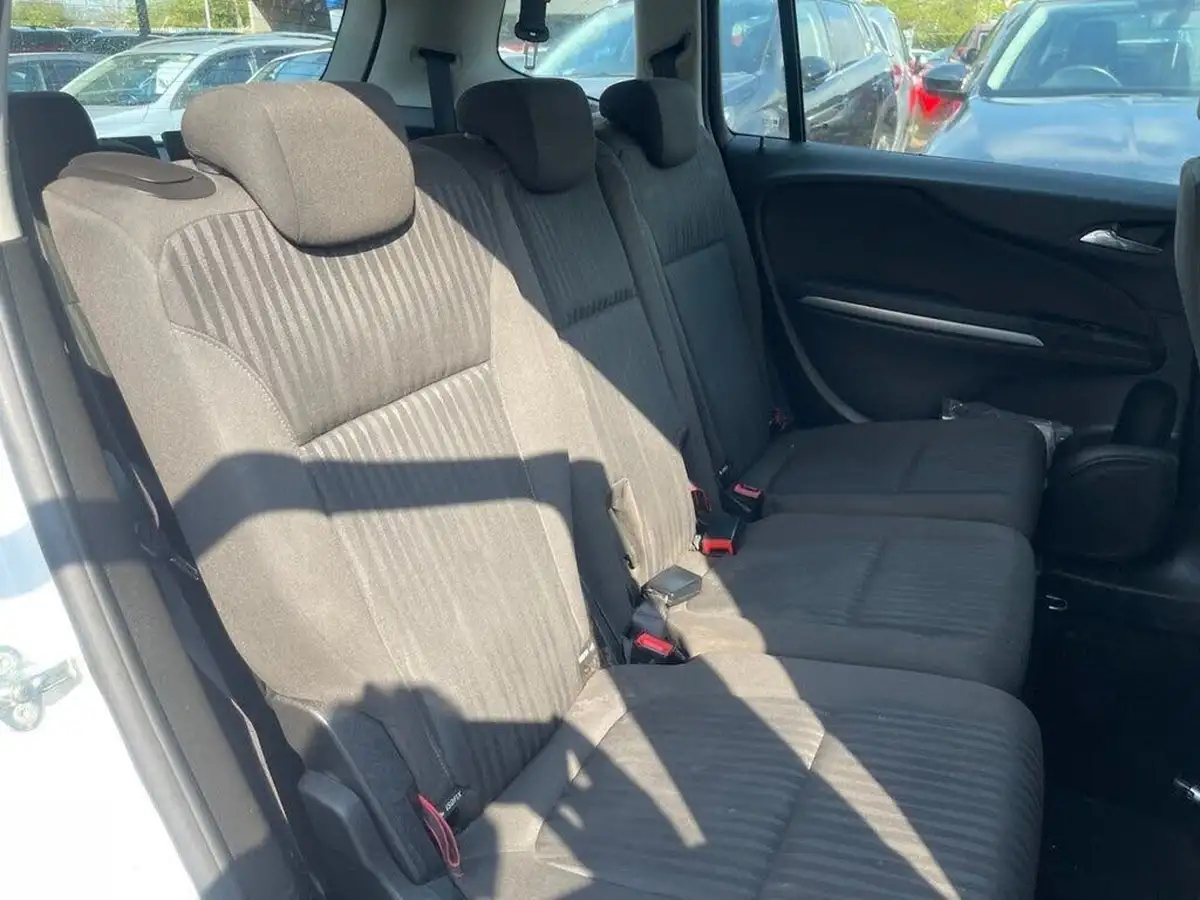 2014-vauxhall-zafira-tourer-big-8