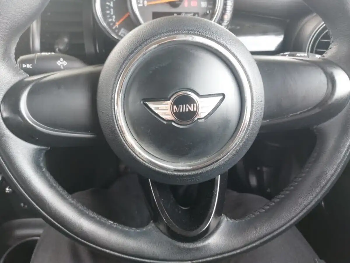 2015-mini-cooper-12-one-ss-5d-big-10