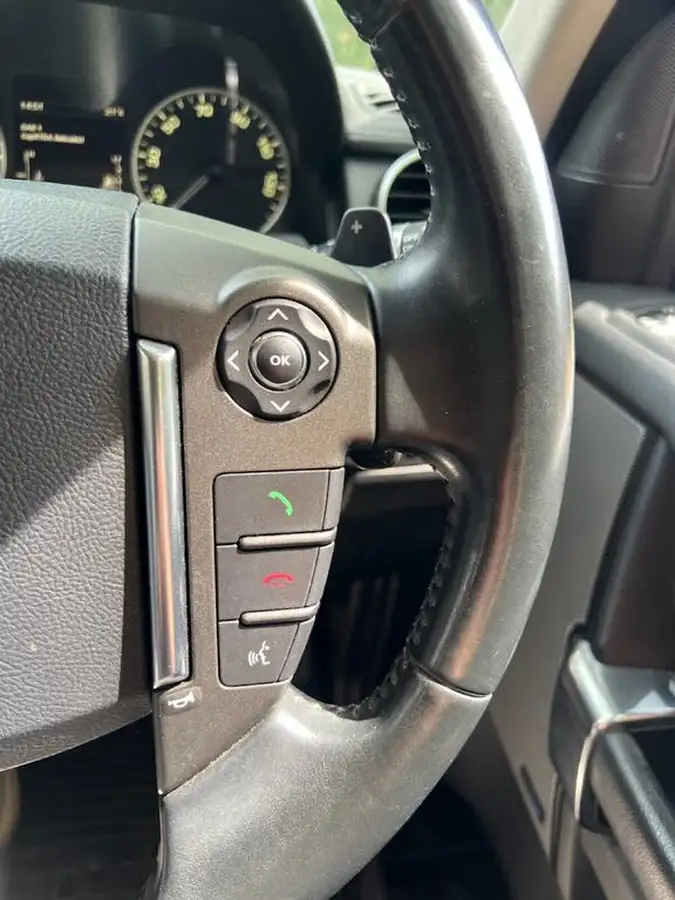 2015-land-rover-discovery-4-30td-se-tech-big-18
