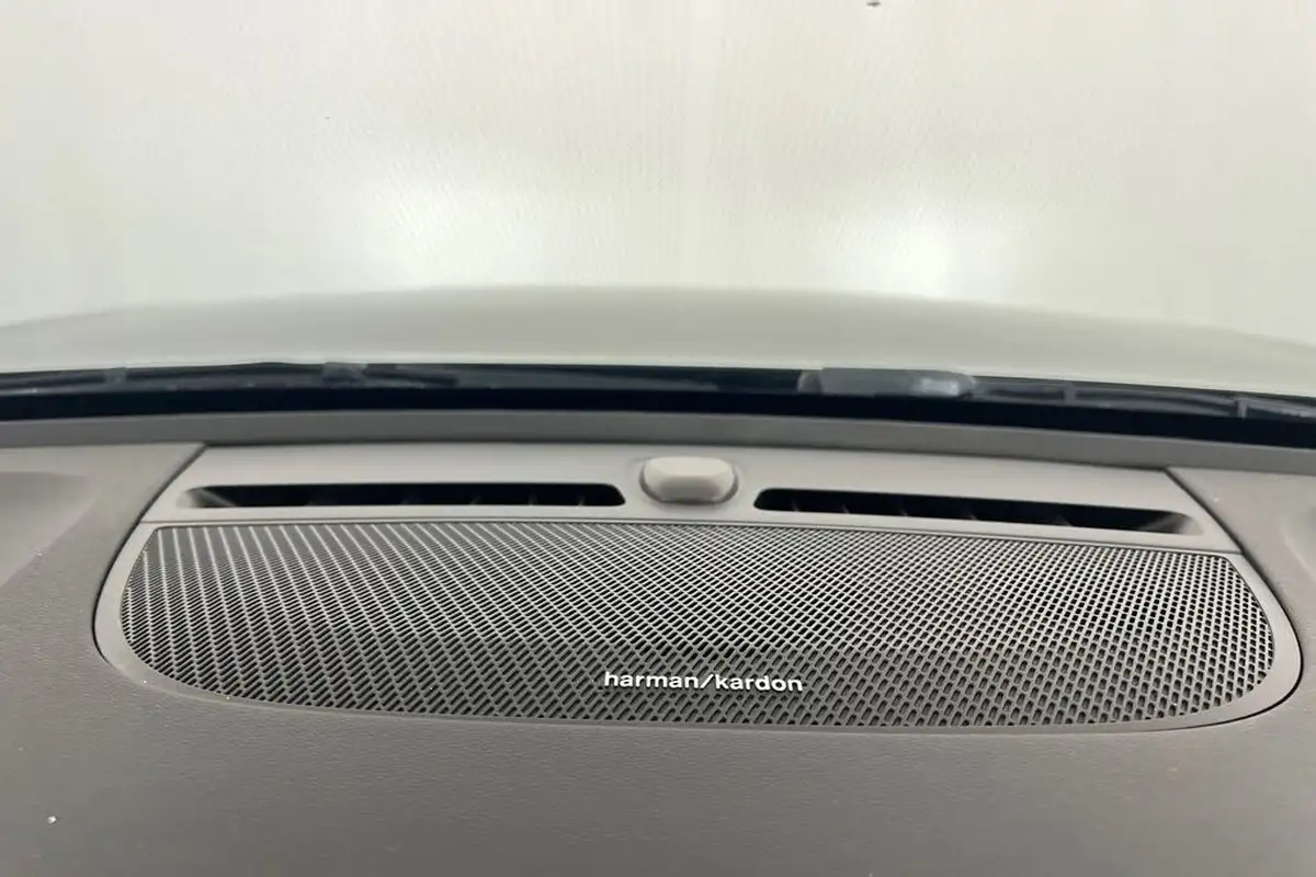 2022-volvo-xc40-15-t3-r-design-auto-big-33