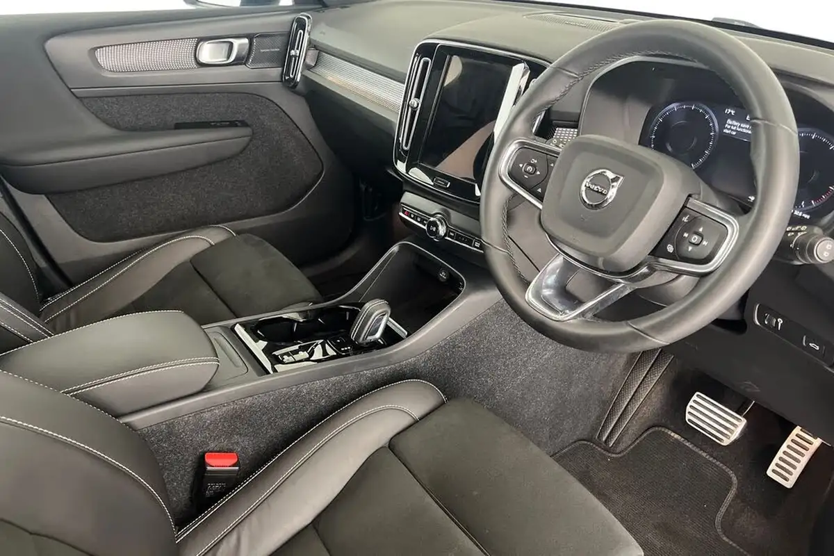 2022-volvo-xc40-15-t3-r-design-auto-big-9