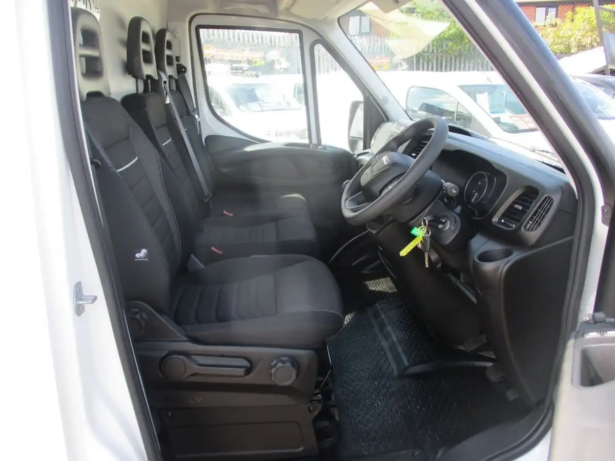 2024-iveco-daily-s-class-23td-35s14v-business-3520lmm-h2-136pseu6dt-big-7
