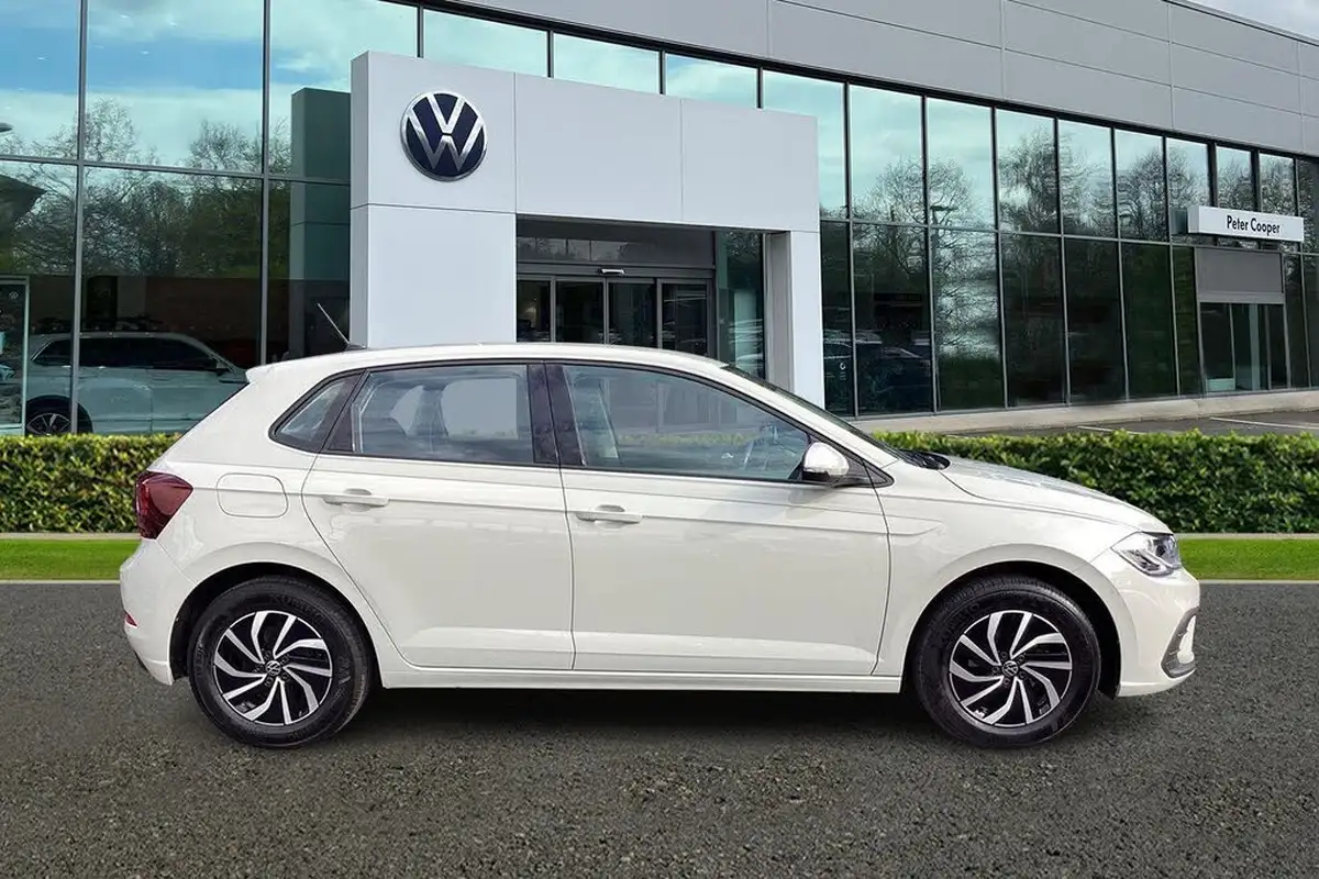 2024-volkswagen-polo-10-tsi-life-big-3