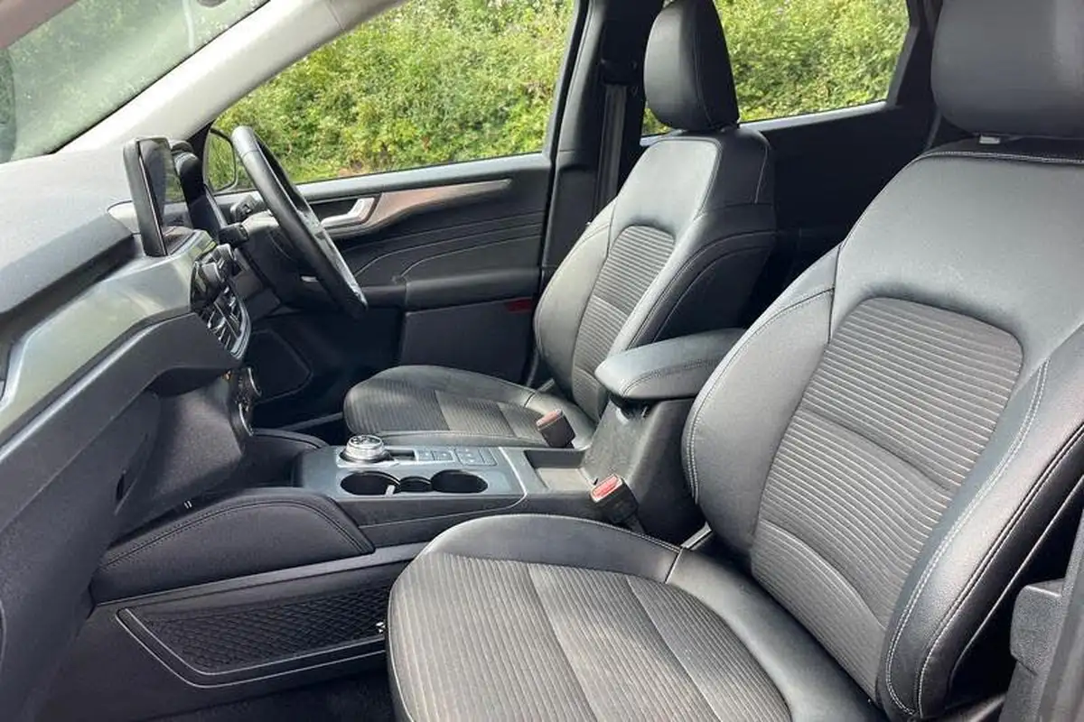 2022-ford-kuga-big-18