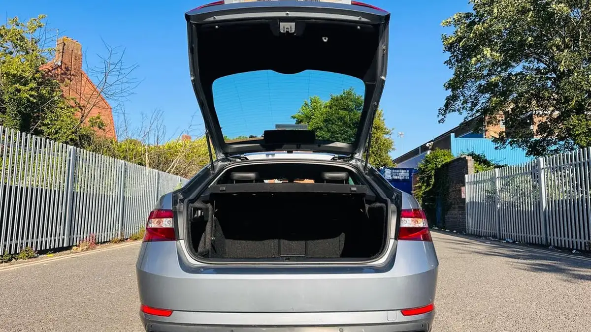 2016-skoda-superb-20tdi-se-business-hatchback-dsg-big-45
