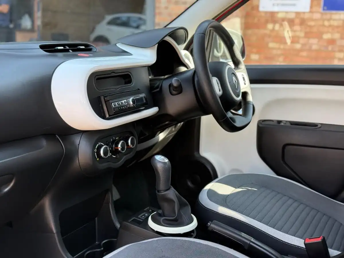 2015-renault-twingo-10-sce-play-big-12