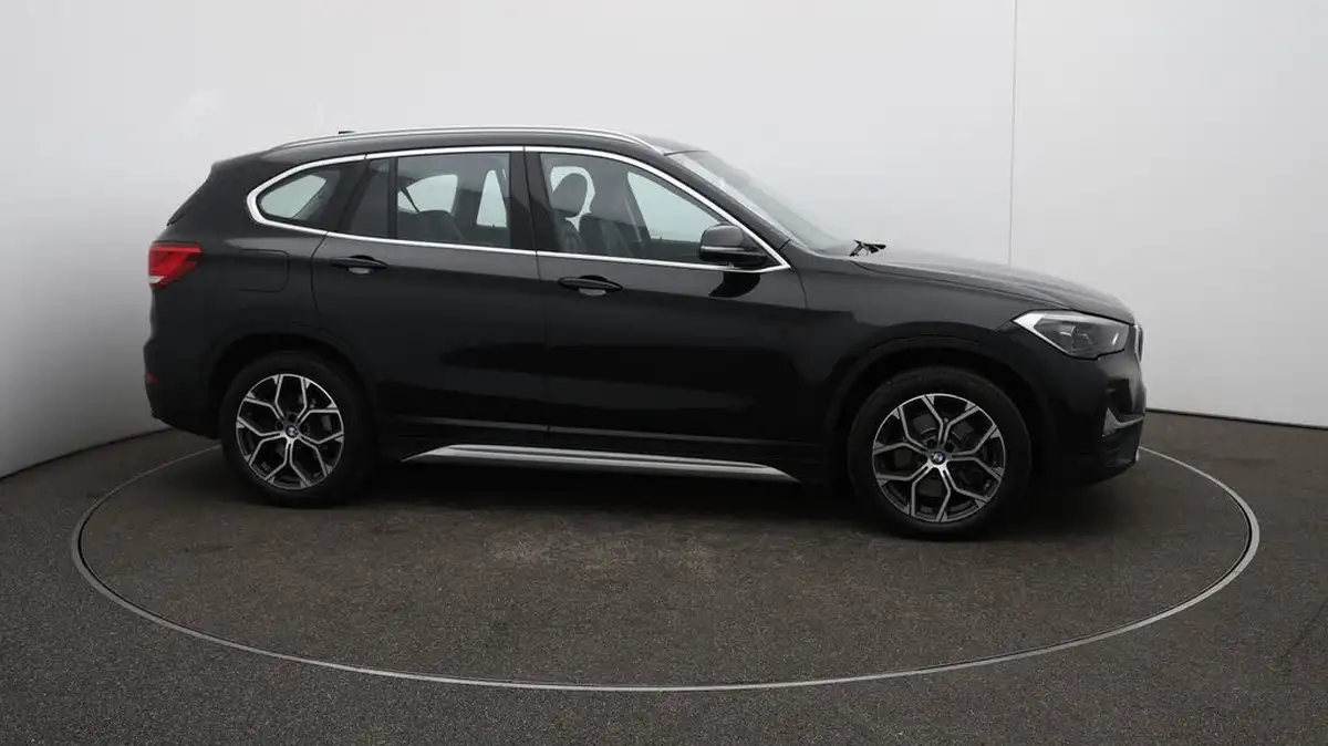 2021-bmw-x1-20-sdrive20i-xline-big-47