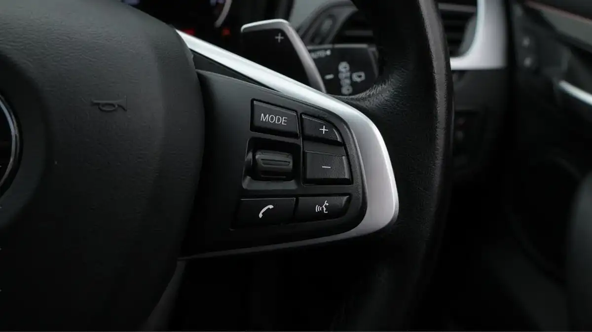 2021-bmw-x1-20-sdrive20i-xline-big-23