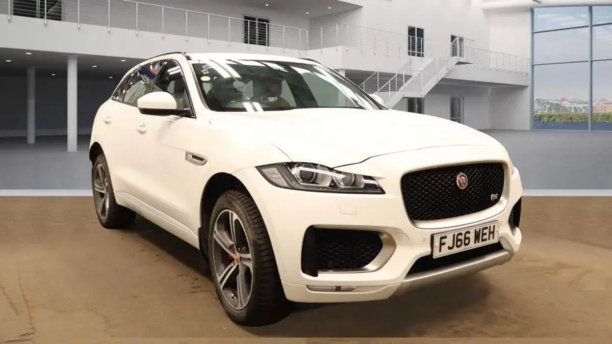 2016-jaguar-f-pace-30-v6-sc-s-30-big-1