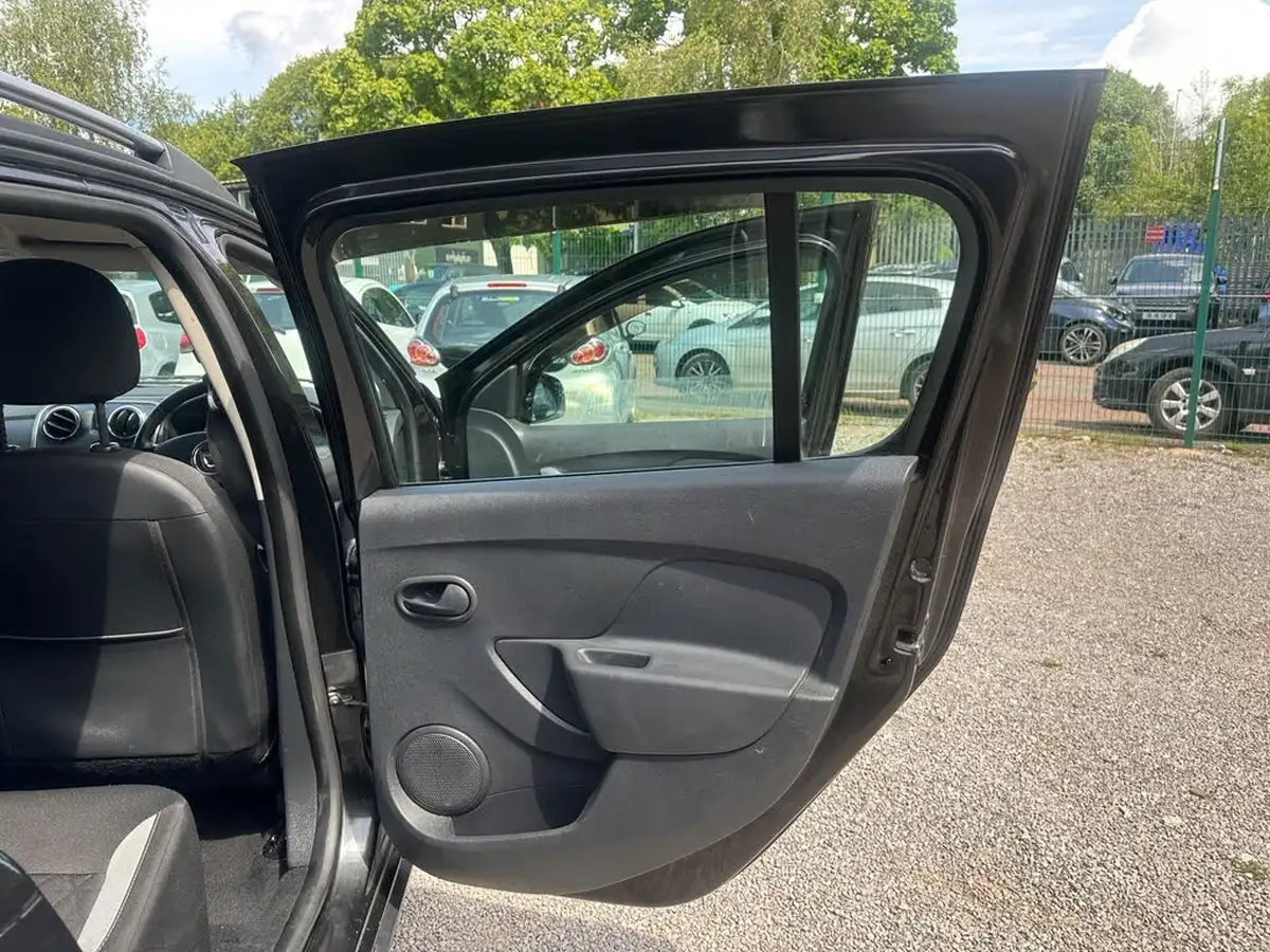 2014-dacia-sandero-stepway-15d-laureate-big-26