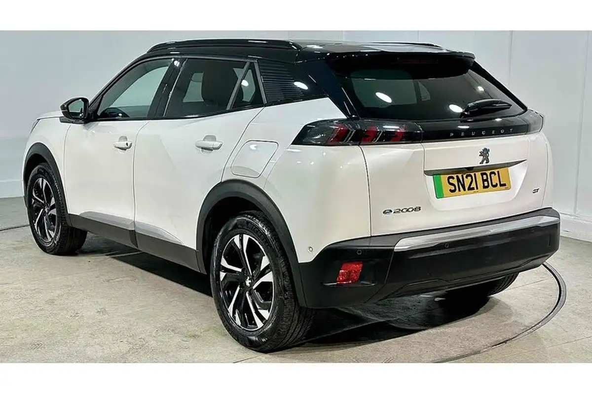 2021-peugeot-2008-suv-e-gt-big-5