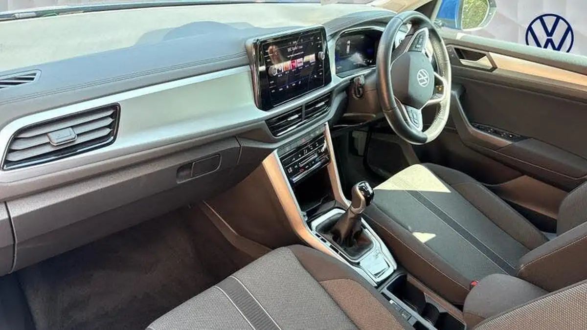 2022-volkswagen-t-roc-10-tsi-life-big-1