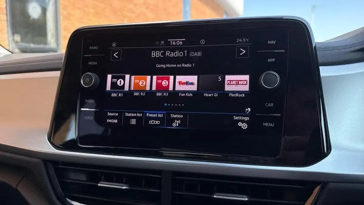 2022-volkswagen-t-roc-10-tsi-life-big-25