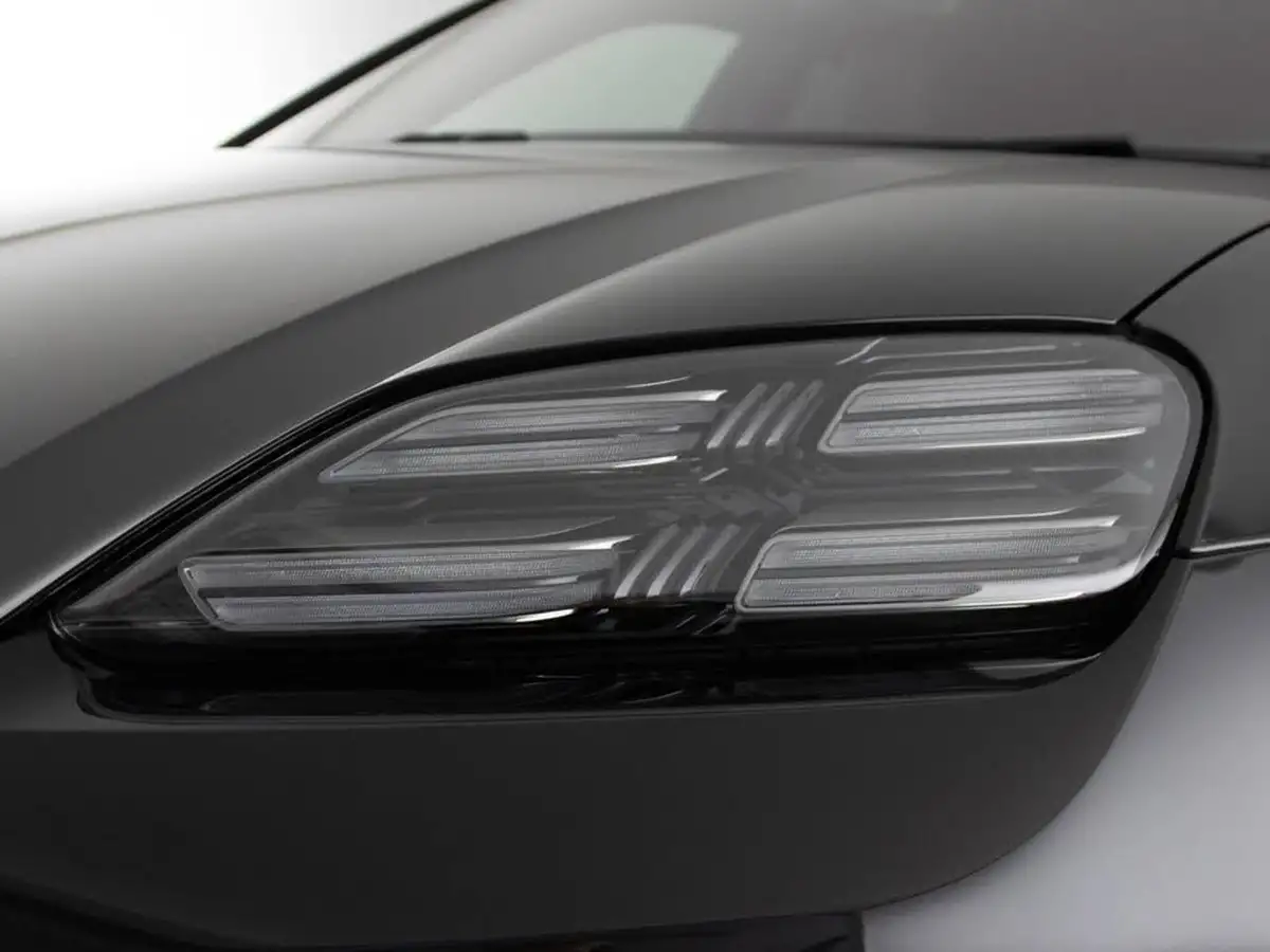 2025-porsche-macan-e-electric-big-21